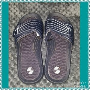 #1 Children's Place, boys sz 13/1 blue flip flops.